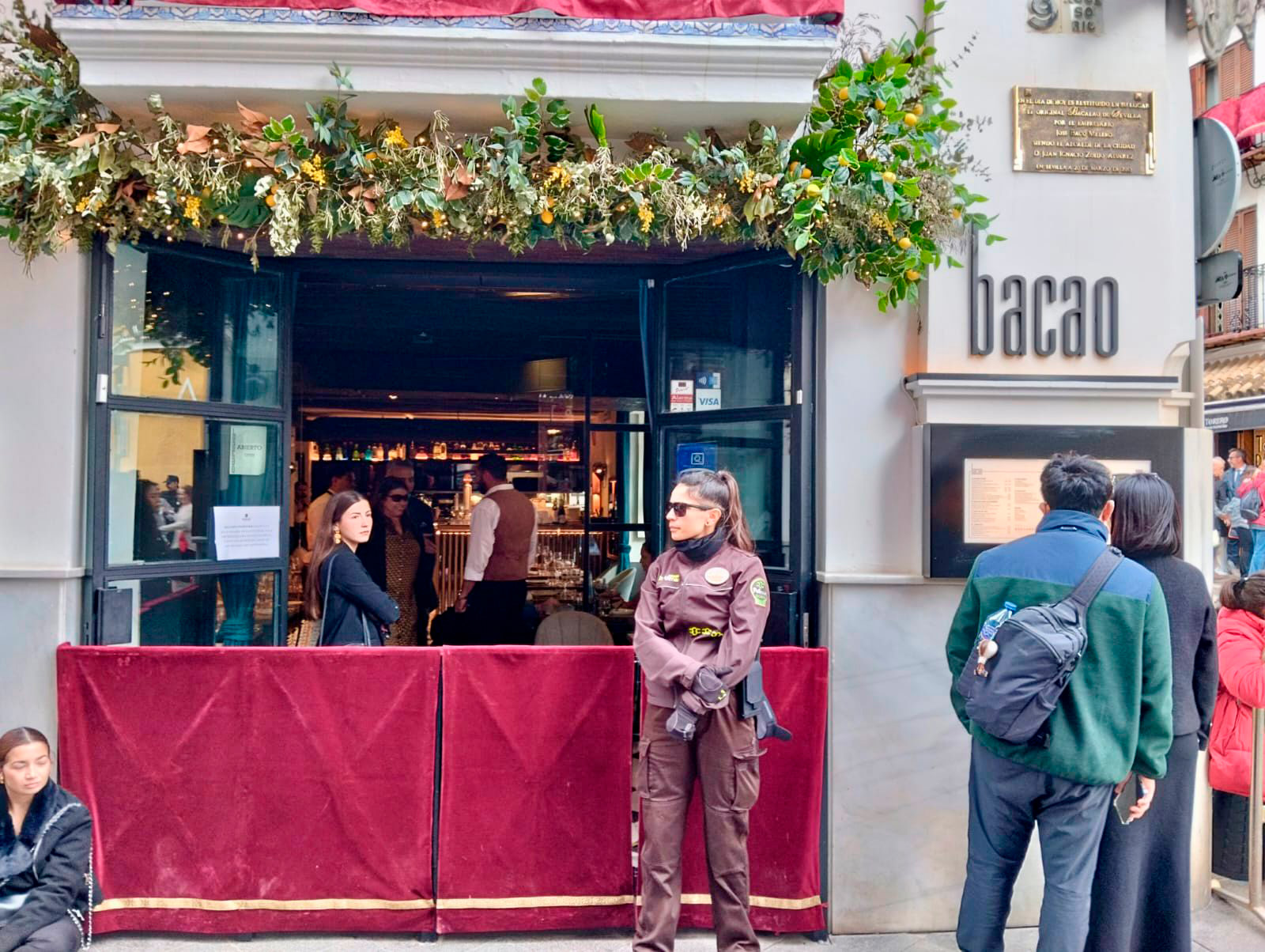 Expertos en seguridad de la Semana Santa de Sevilla