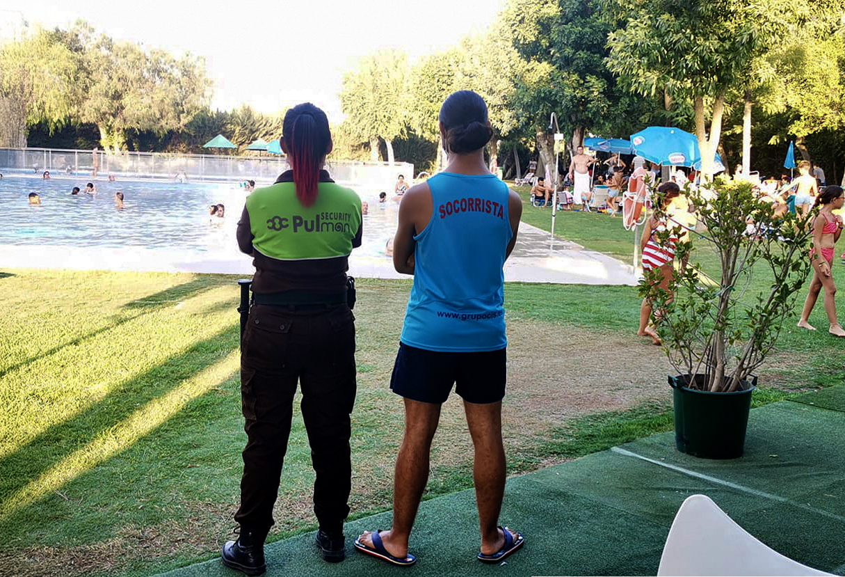 Vigilantes de seguridad en piscinas municipales