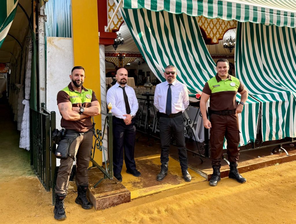 Vigilantes de seguridad en la Feria de Abril